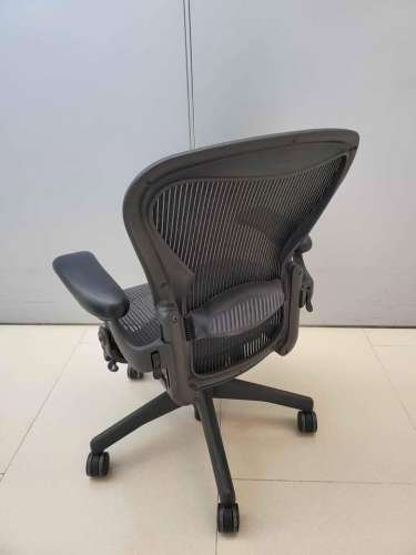 Herman Miller Aeron Chair Size B