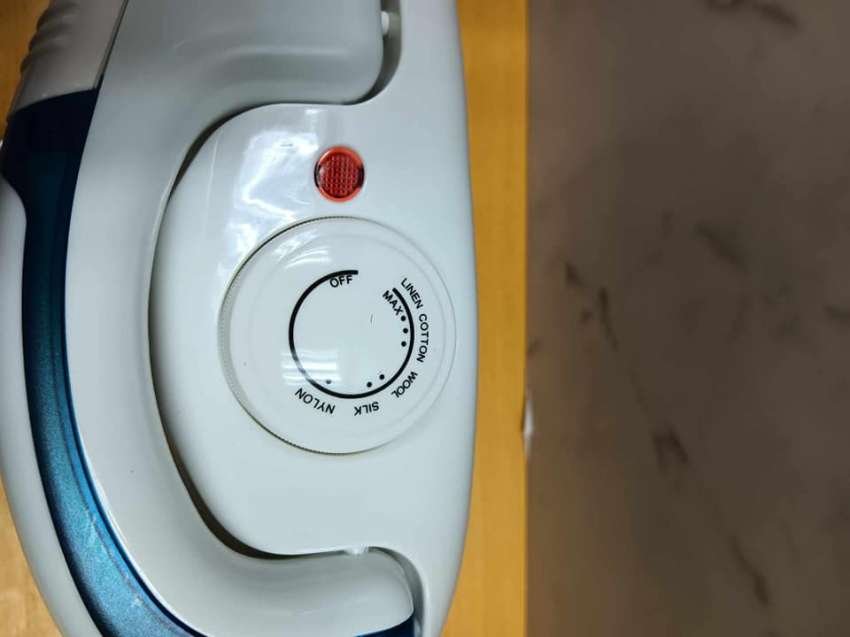 Foldable steam travel iron