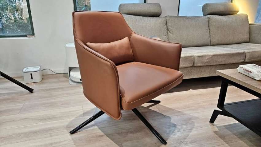 Leather Chair with Swivel (2 available) HK1,800   In st