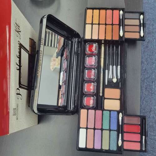 Miss Young Pro Makeup Kit
