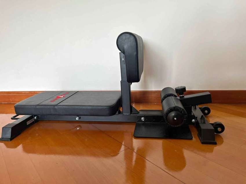 Squat machine