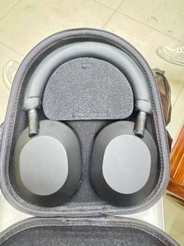 SONY WH1000XM5 earphone
