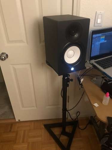 Yamaha HS7 (Pair) Like New Power supply is 110V convertor needed 220110v