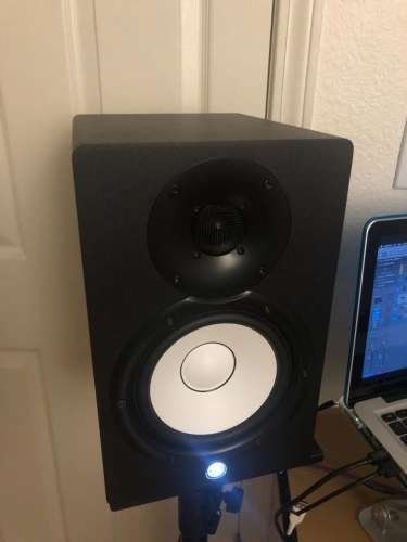 Yamaha HS7 (Pair) Like New Power supply is 110V convertor needed 220110v