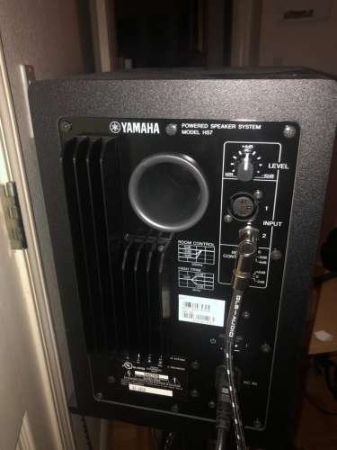 Yamaha HS7 (Pair) Like New Power supply is 110V convertor needed 220110v