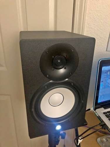Yamaha HS7 (Pair) Like New Power supply is 110V convertor needed 220110v