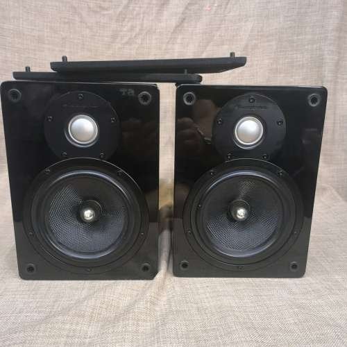   SL30 stand mount loudspeaker