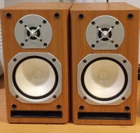  Onkyo bookself speakers