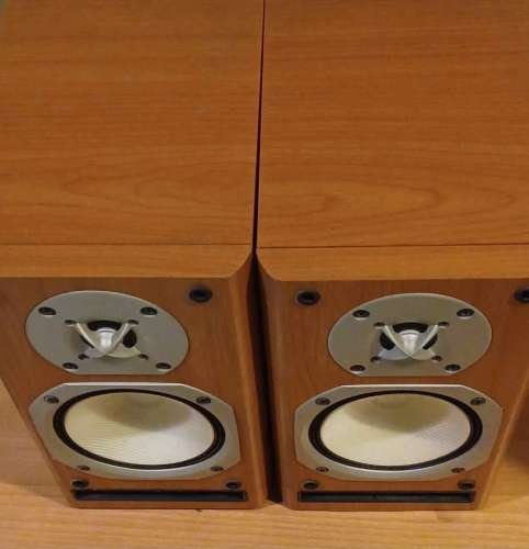  Onkyo bookself speakers