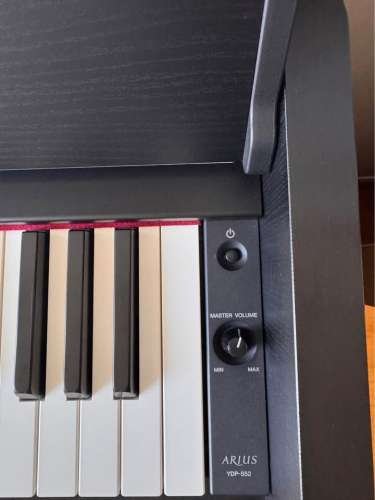 YAMAHA YDPS52 Electronic Keyboard