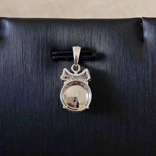 18K white gold diamond 002ct  jade pendant