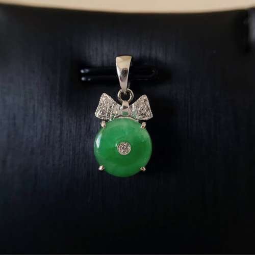 18K white gold diamond 002ct  jade pendant
