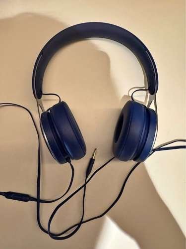EAR HEADPHONES