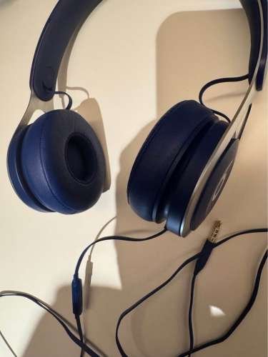EAR HEADPHONES