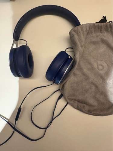 EAR HEADPHONES