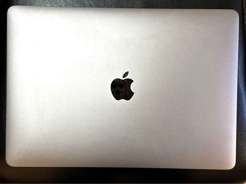 APPLE 133inch MacBook Pro with Touch Bar and Touch ID