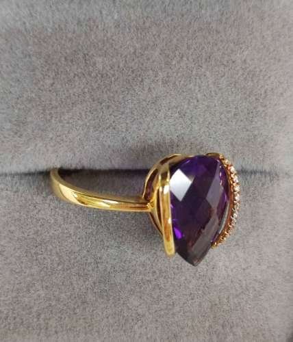 18K Yellow Gold Amethyst with Diamonds Ring