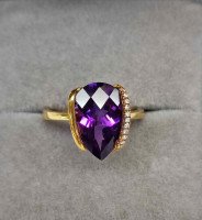 18K Yellow Gold Amethyst with Diamonds Ring