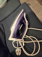 Philips iron, slight damage as pictured