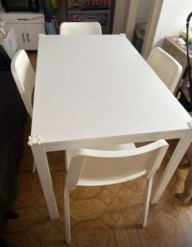 Table chairs and chest of drawers
