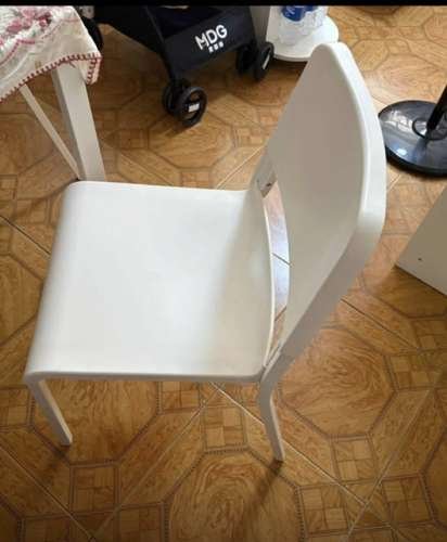 Table chairs and chest of drawers