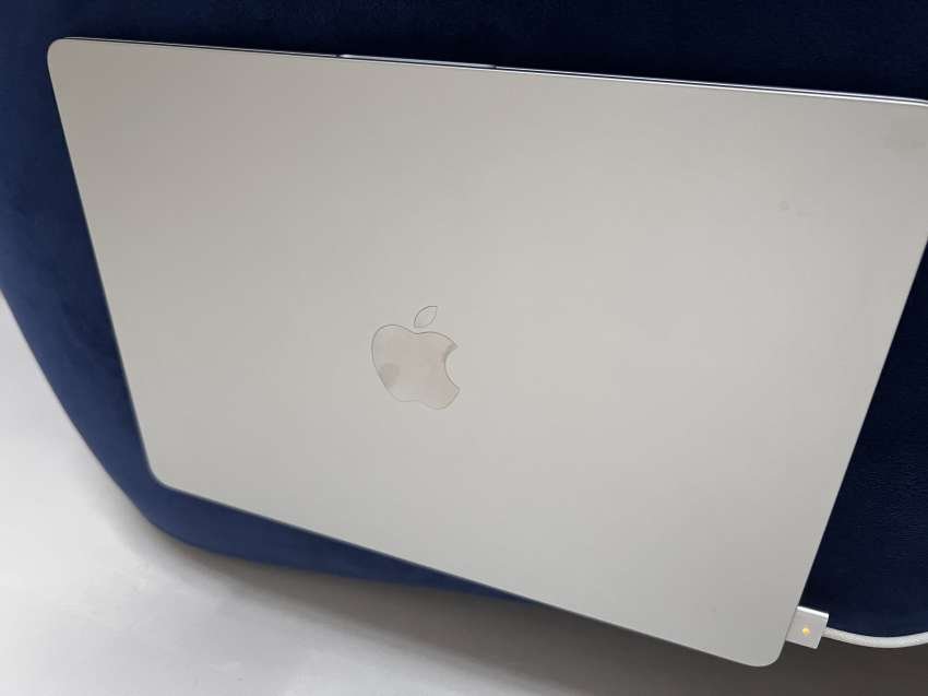 Apple MacBook M2