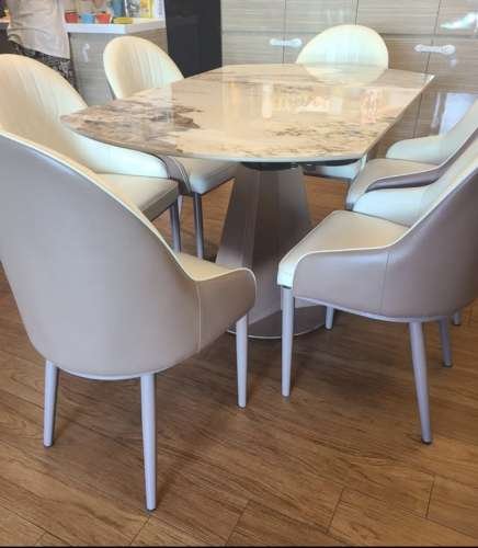 EXTENDABLE ROTATING DINING TABLE WITH CHAIRS