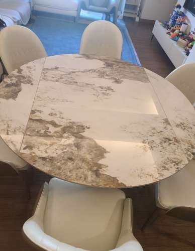 EXTENDABLE ROTATING DINING TABLE WITH CHAIRS