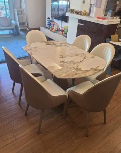 EXTENDABLE ROTATING DINING TABLE WITH CHAIRS