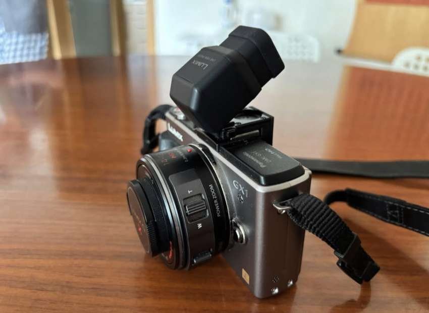 Panasonic LUMIX GX1 mirrorless 
